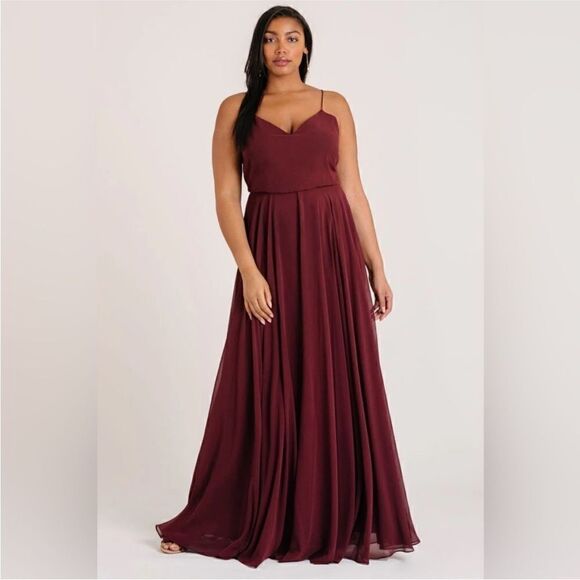 Jenny Yoo Inesse Dress in Hibiscus (red/burgundy) size 4 - Picture 2 of 10